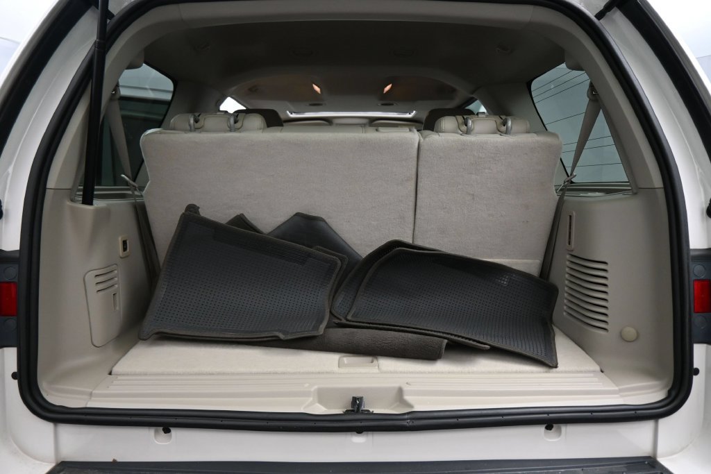 Used 2017 Lincoln Navigator Select RWD image 18