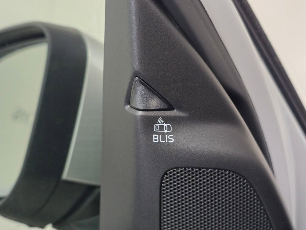 Used 2015 Volvo V60 T6 R-Design Platinum image 14