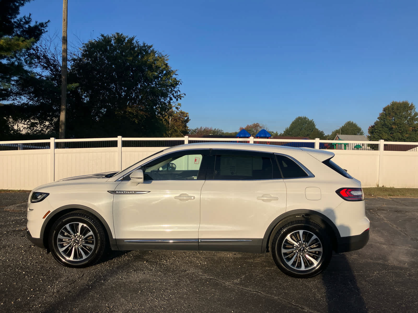 Used 2022 Lincoln Nautilus AWD w/ Premium Package image 6