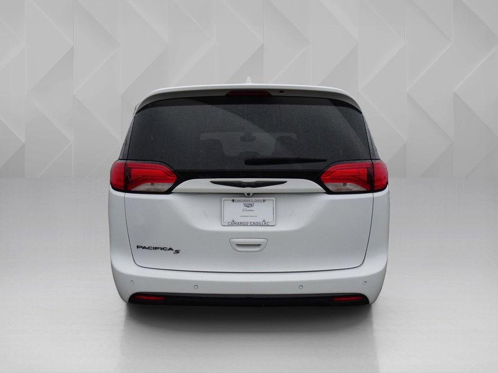 Used 2019 Chrysler Pacifica Touring Plus w/ S Appearance Package FWD image 4