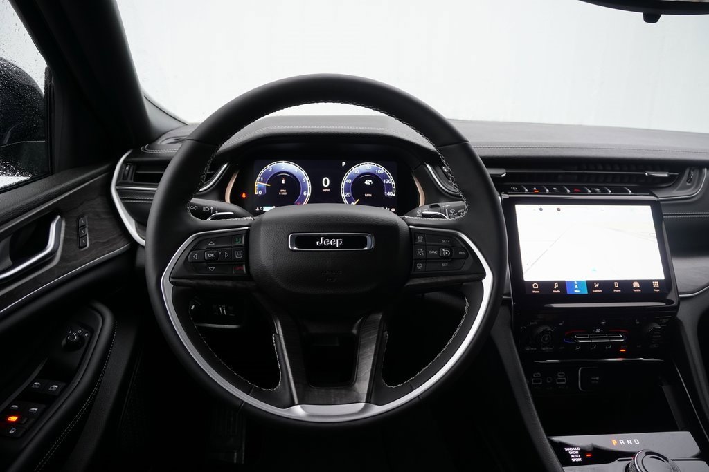 Used 2024 Jeep Grand Cherokee Limited w/ Black Appearance Package image 14