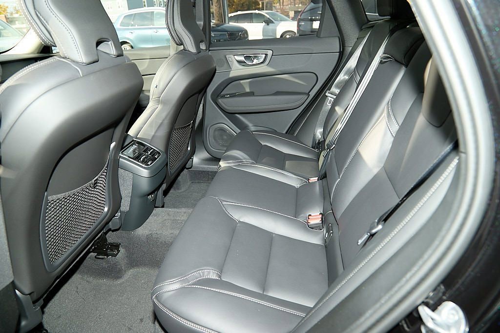 New 2026 Volvo XC60 B5 Ultra w/ Protection Package Premier image 18