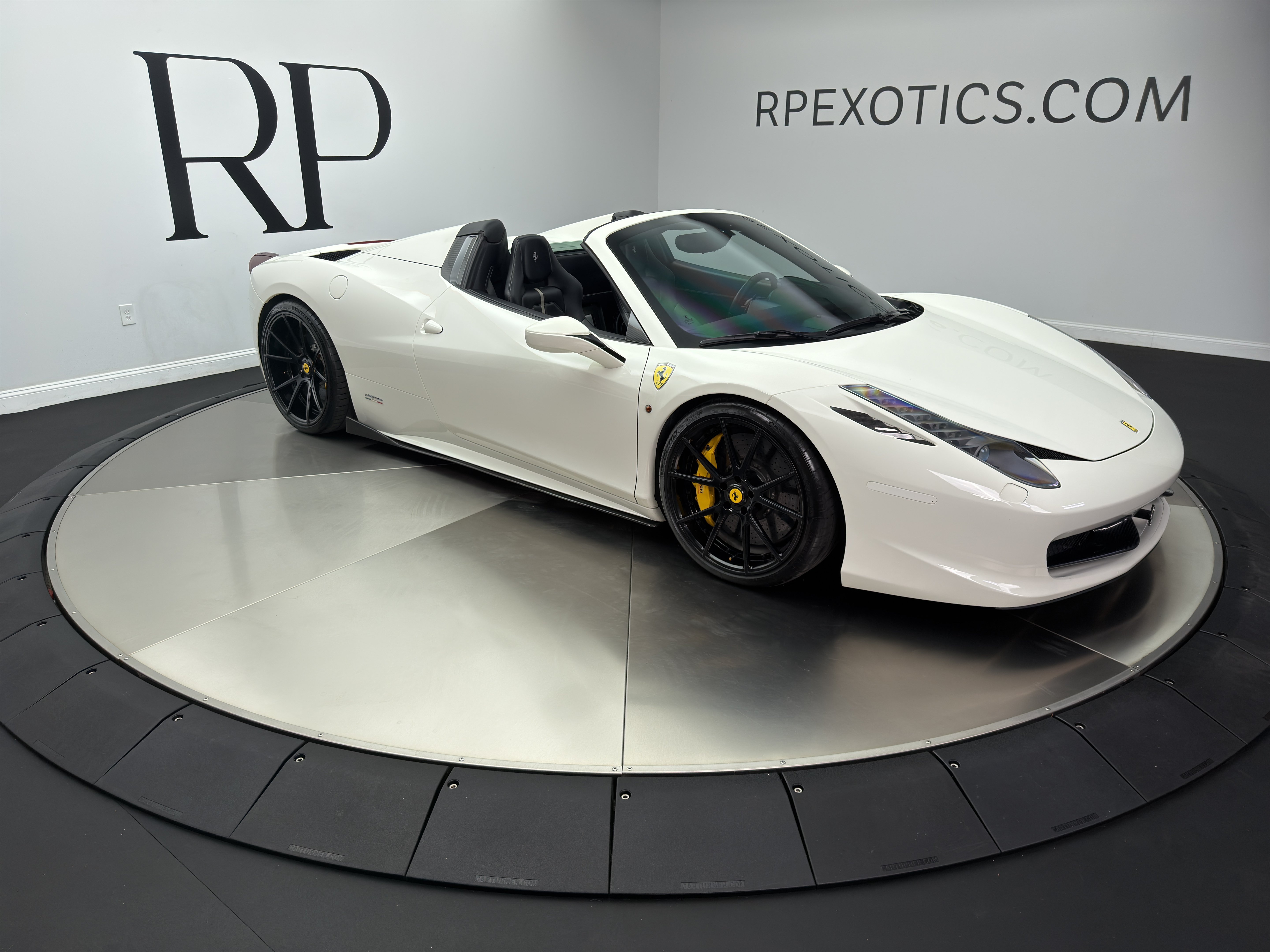Used 2014 Ferrari 458 Spider RWD image 11