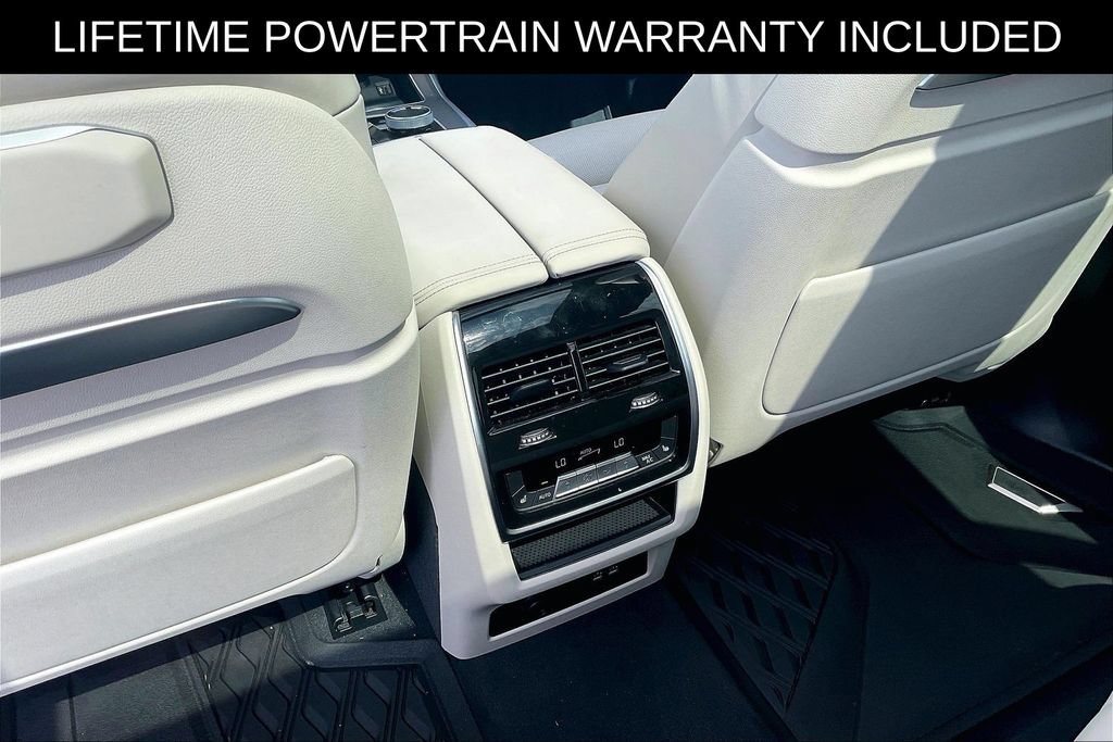 Used 2025 BMW X7 M60i AWD/4WD image 24