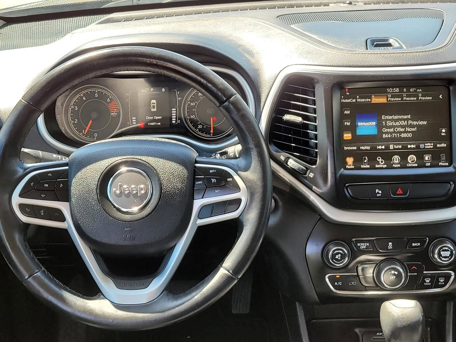 Used 2018 Jeep Cherokee Latitude Plus FWD image 17