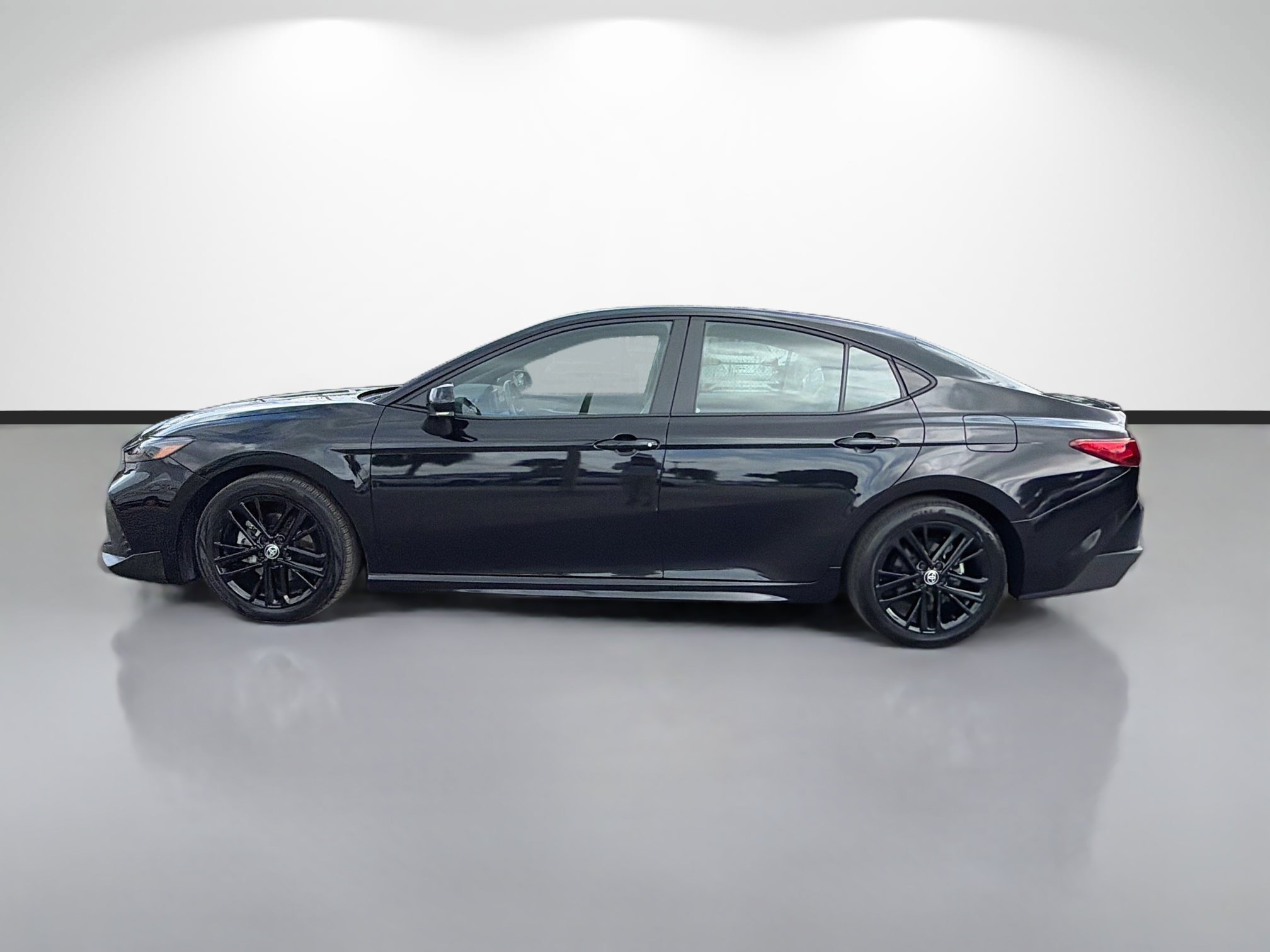Used 2025 Toyota Camry SE FWD image 6