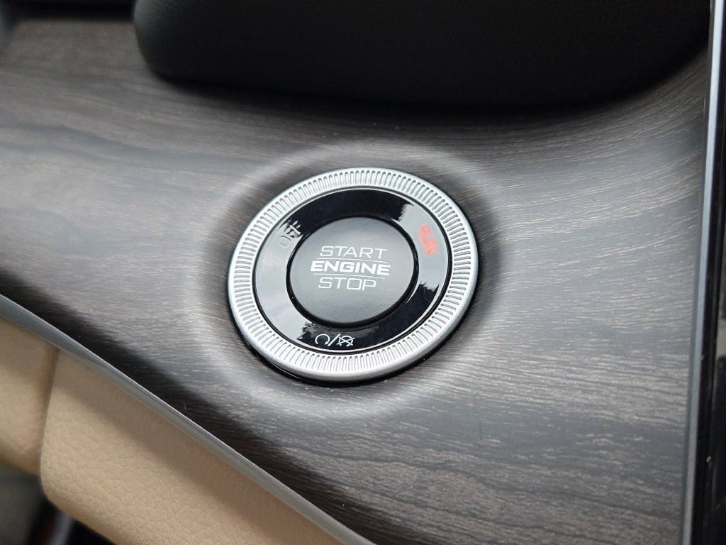 New 2025 Jeep Grand Cherokee Limited image 32