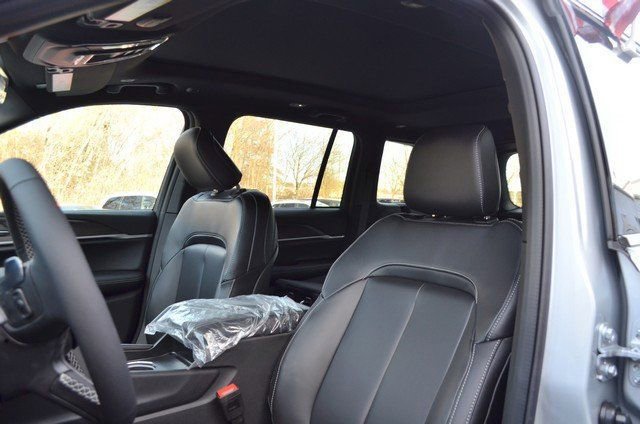 New 2025 Jeep Grand Cherokee Limited image 15