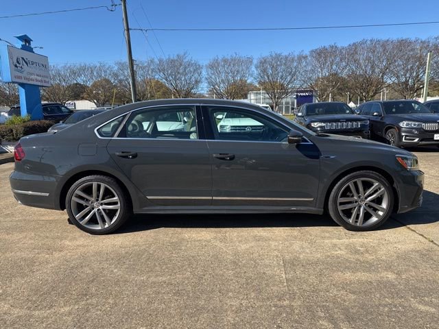 Used 2017 Volkswagen Passat 1.8T R-Line w/ R-Line Lighting Package image 3