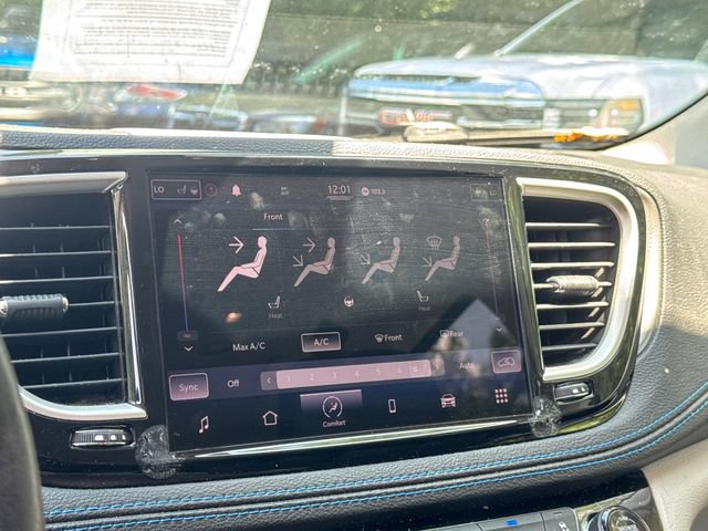 Used 2021 Chrysler Pacifica Touring-L FWD image 21
