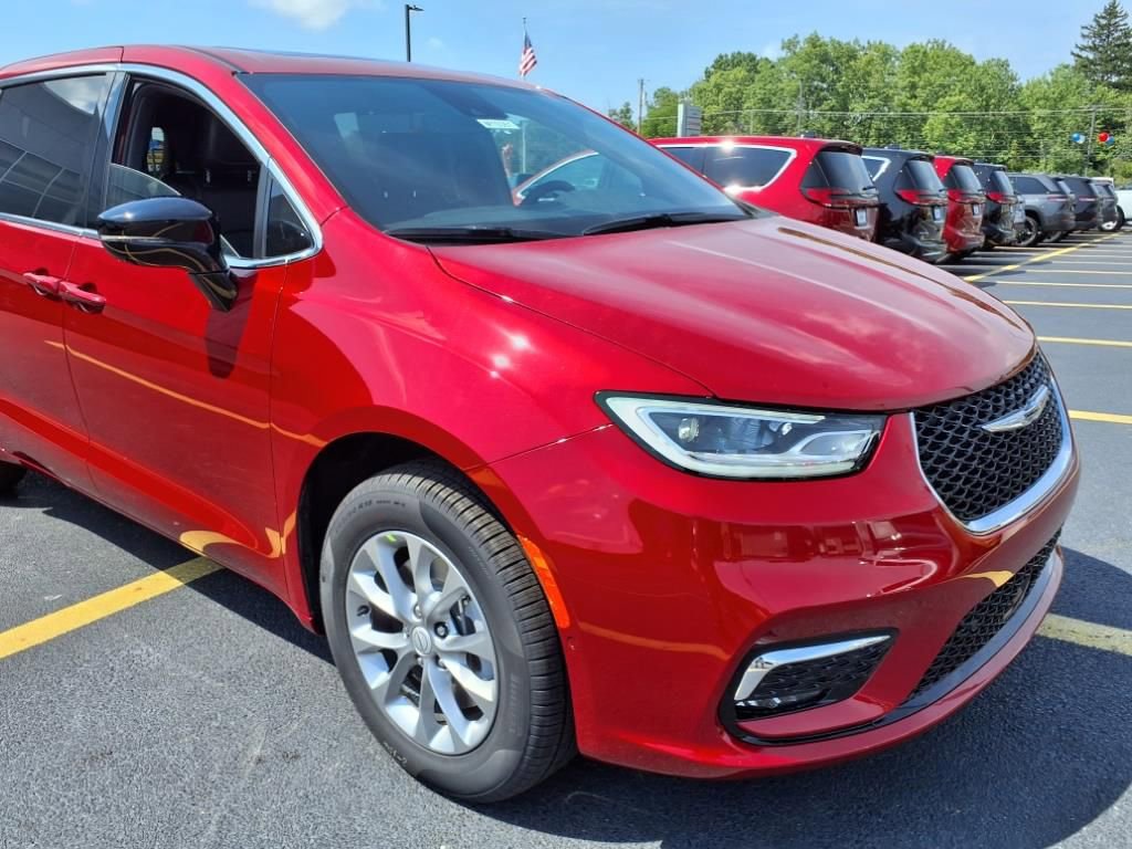 New 2026 Chrysler Pacifica Select image 8