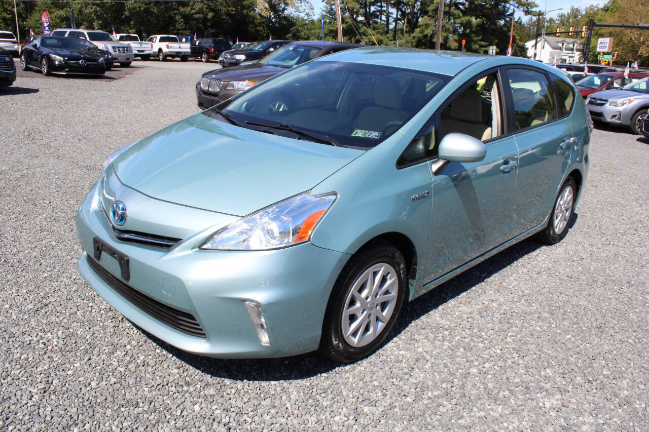 Used 2014 Toyota Prius V Three image 2