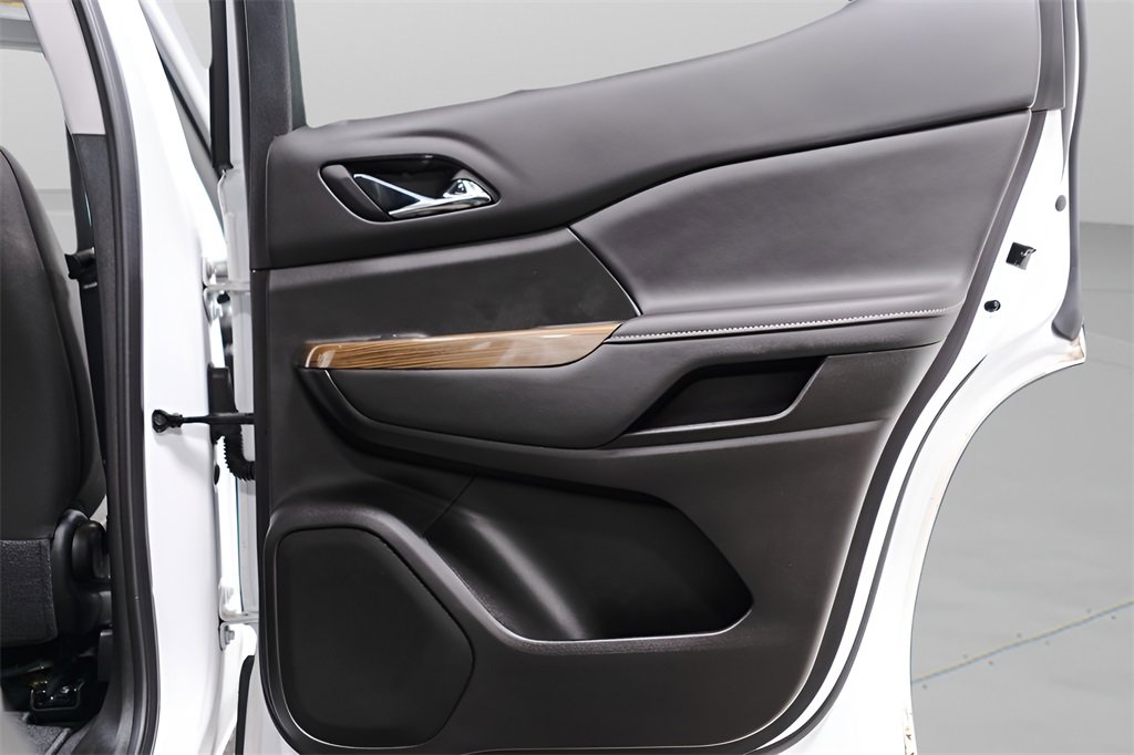 Used 2023 GMC Acadia SLE w/ Driver Convenience Package image 34