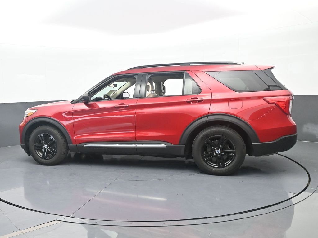 Used 2021 Ford Explorer XLT w/ Equipment Group 202A image 3