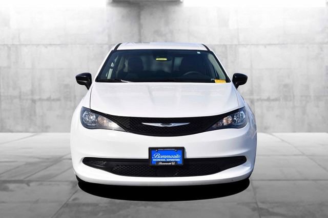 Used 2024 Chrysler Voyager LX image 4