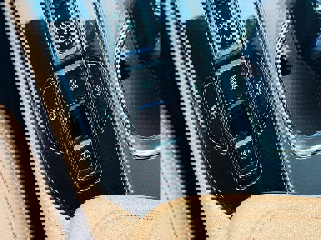 Certified 2025 Lexus NX 250 FWD w/ Premium Package image 22