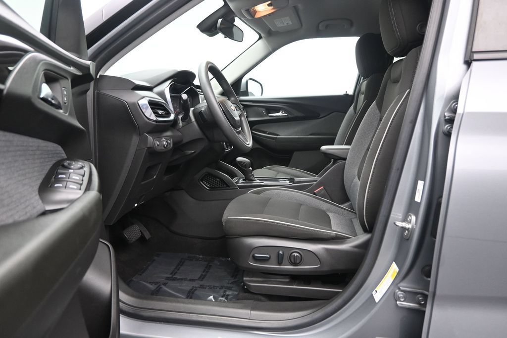 Used 2023 Chevrolet TrailBlazer LT FWD image 12