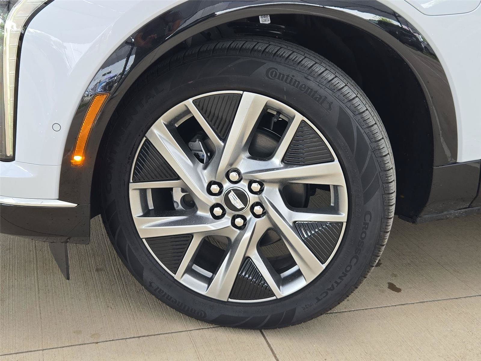 New 2026 Cadillac Optiq Luxury 1 w/ LPO, Floor Liner Package AWD/4WD image 8