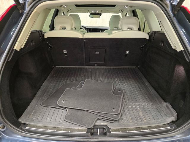 Used 2021 Volvo XC60 T5 Momentum AWD/4WD image 28