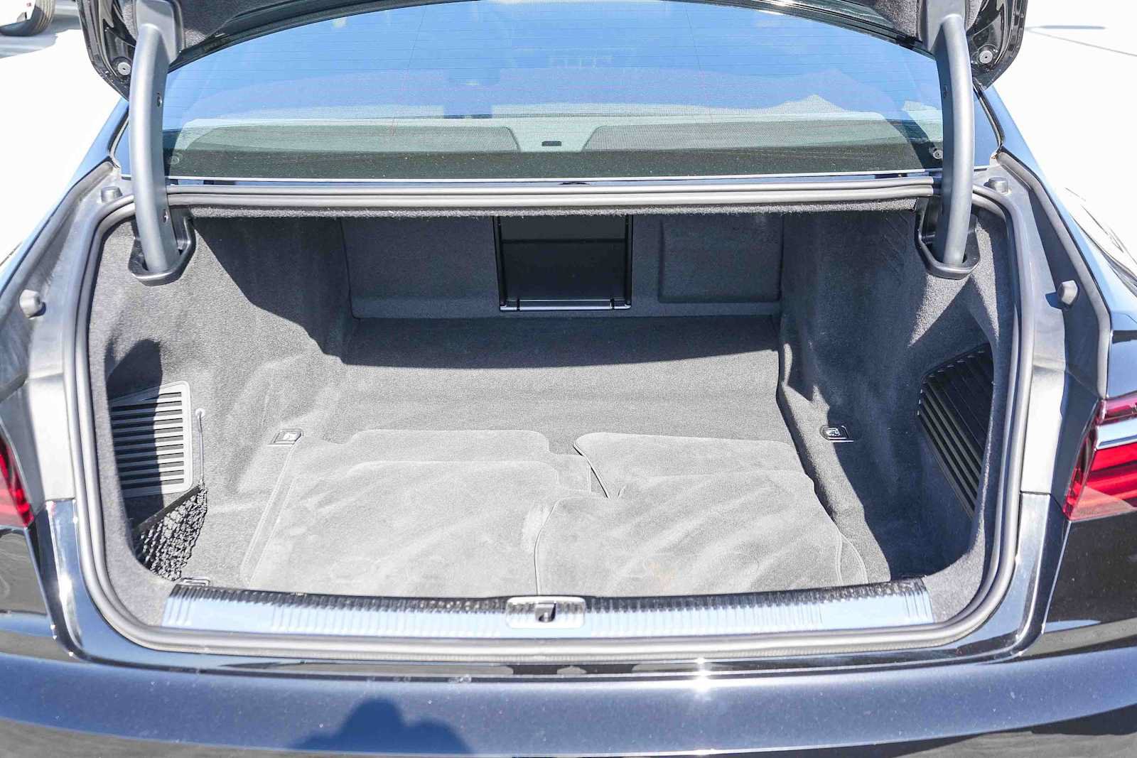 Used 2025 Audi A8 L 3.0T AWD/4WD image 43