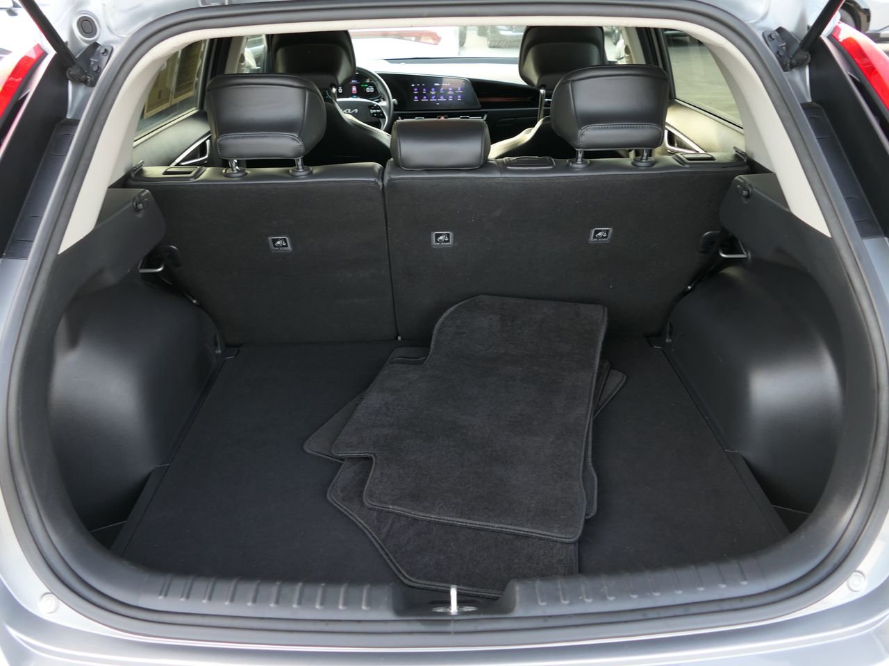 Used 2023 Kia Niro EX image 26