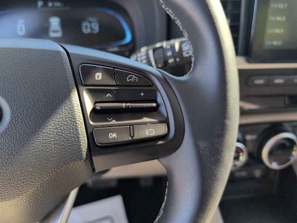 Used 2025 Hyundai Venue SEL FWD image 21