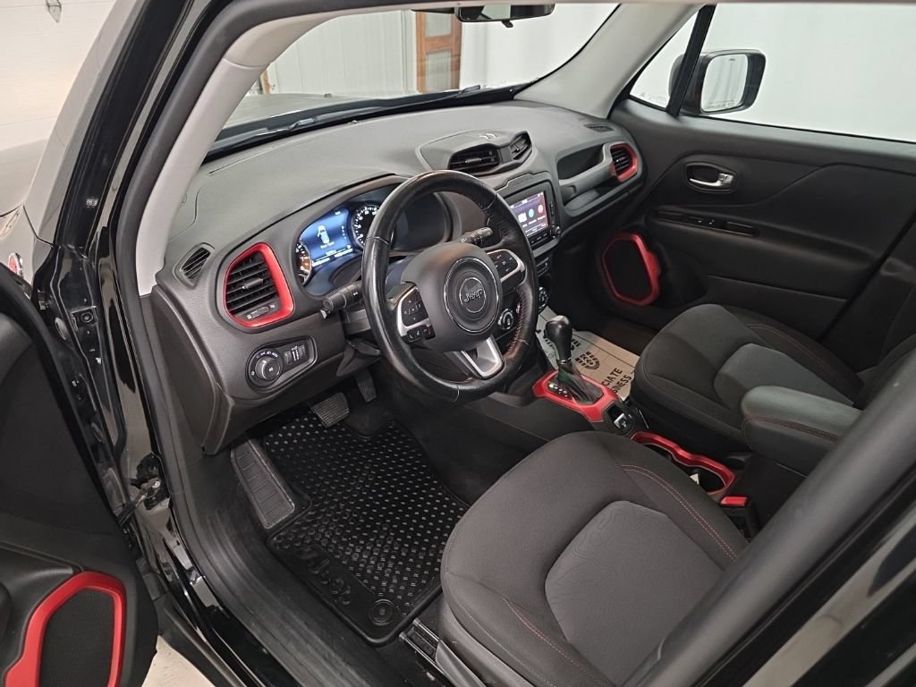 Used 2017 Jeep Renegade Trailhawk AWD/4WD image 13
