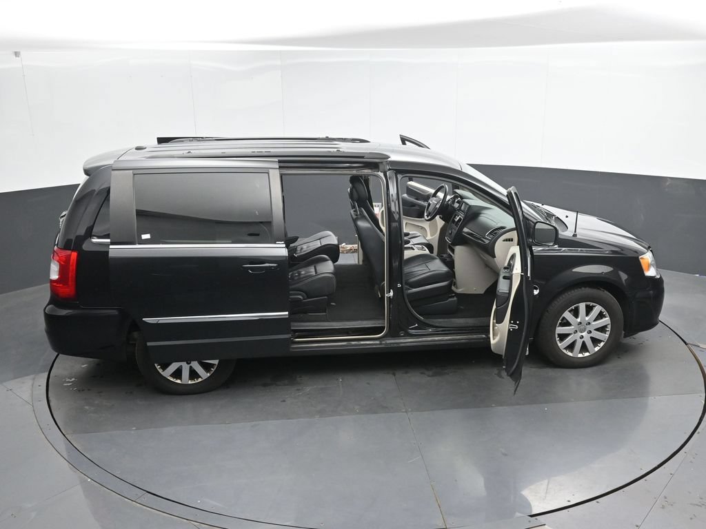 Used 2014 Chrysler Town & Country Touring FWD image 49