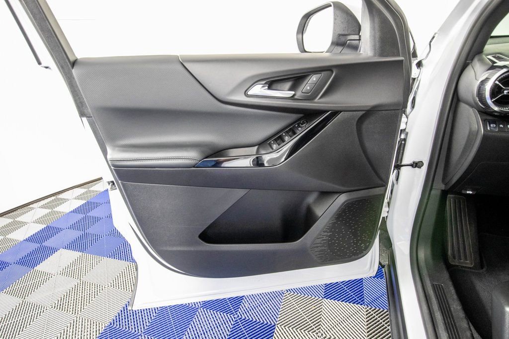 Used 2025 Chevrolet Equinox LT image 13