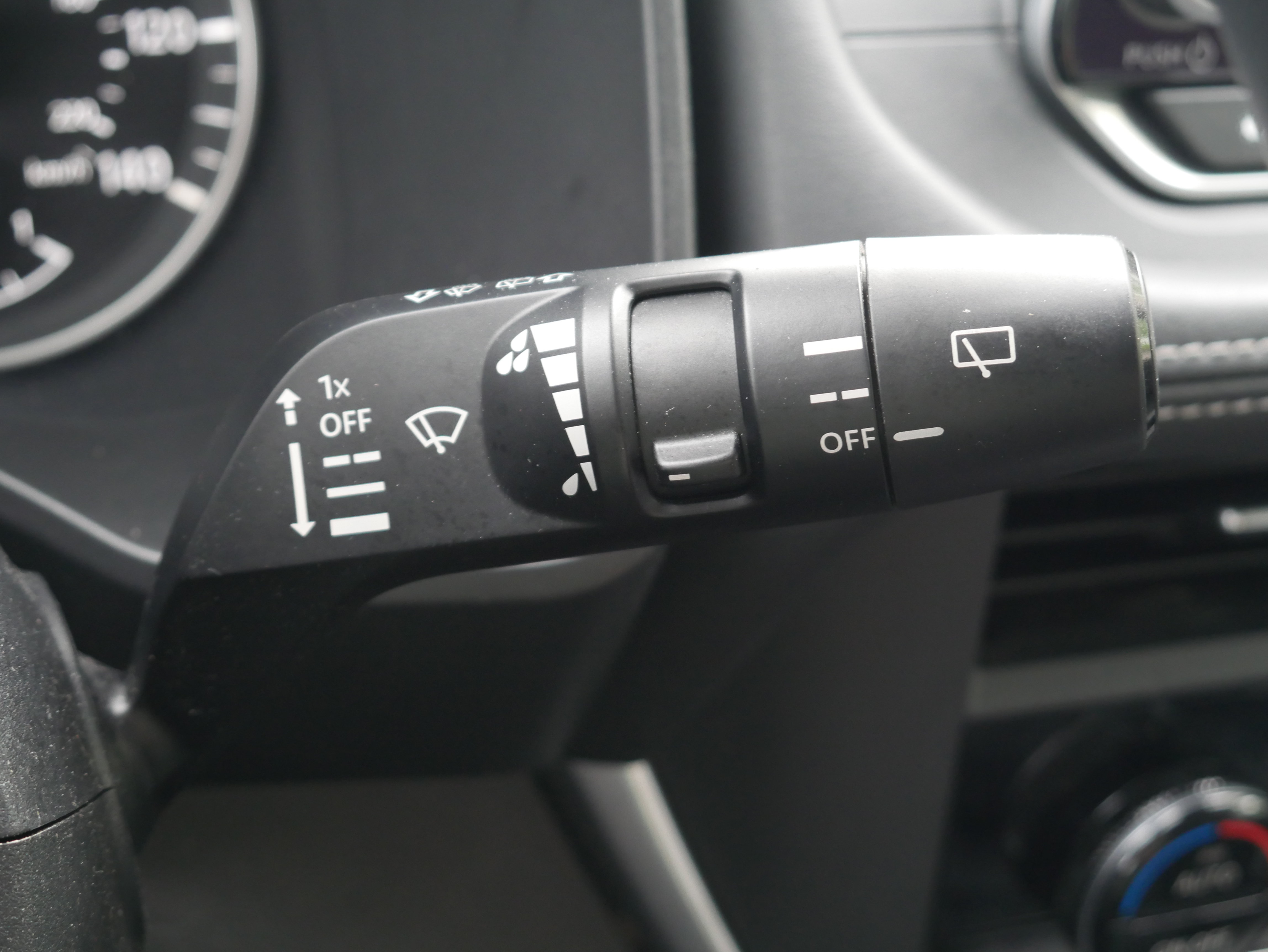 Used 2023 Nissan Rogue SV AWD/4WD image 26