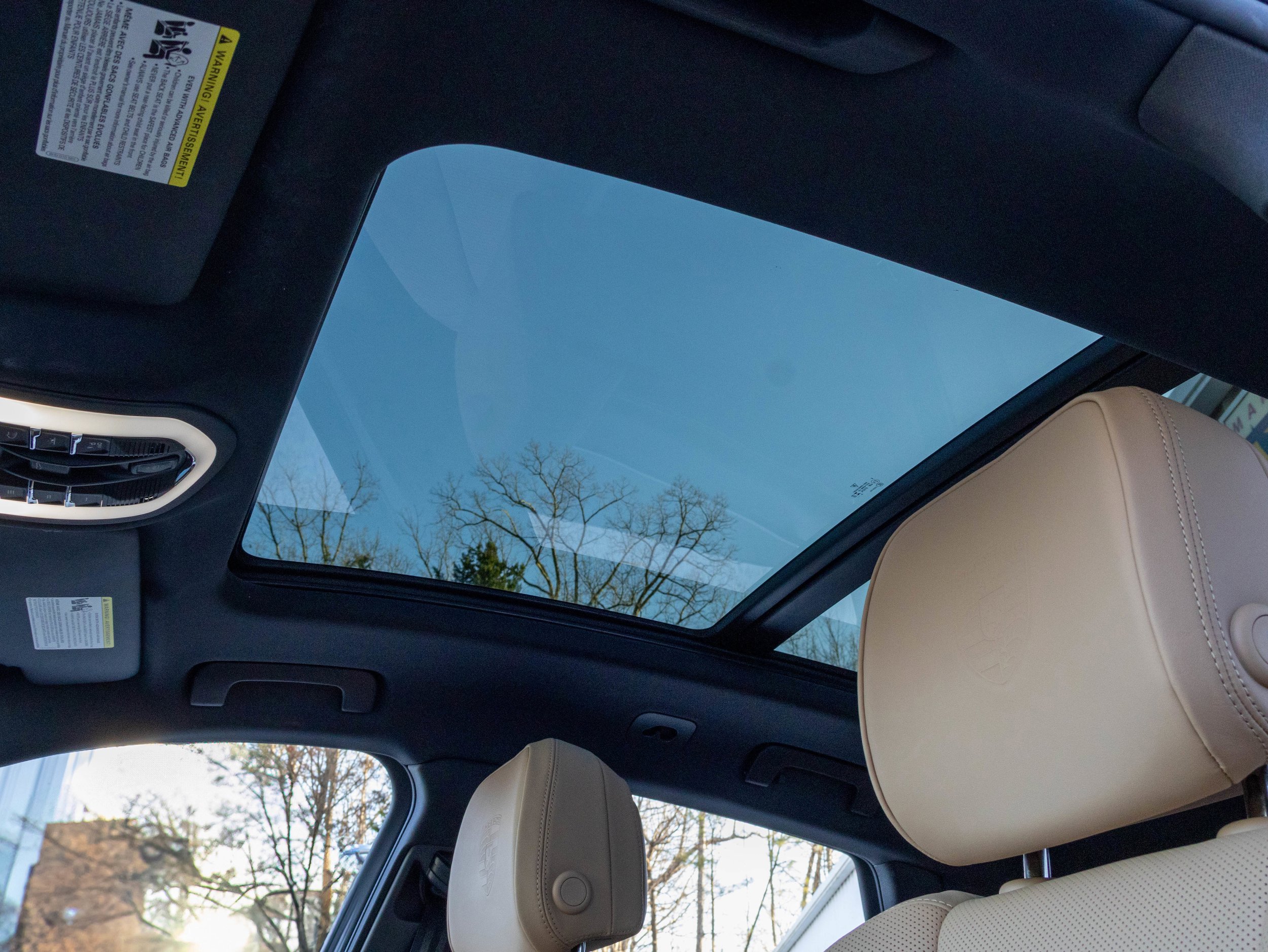Certified 2025 Porsche Macan AWD/4WD image 35