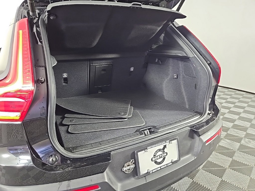 Used 2021 Volvo XC40 P8 Recharge w/ Advanced Package image 11