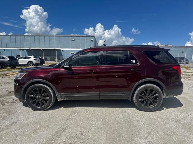 Used 2018 Ford Explorer XLT w/ Equipment Group 202A FWD image 4
