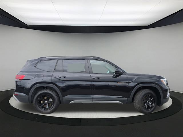 New 2025 Volkswagen Atlas Peak Edition SE image 8