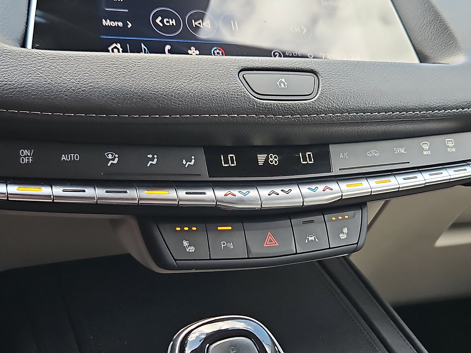 Used 2022 Cadillac XT4 Luxury w/ Cold Weather Package AWD/4WD image 16