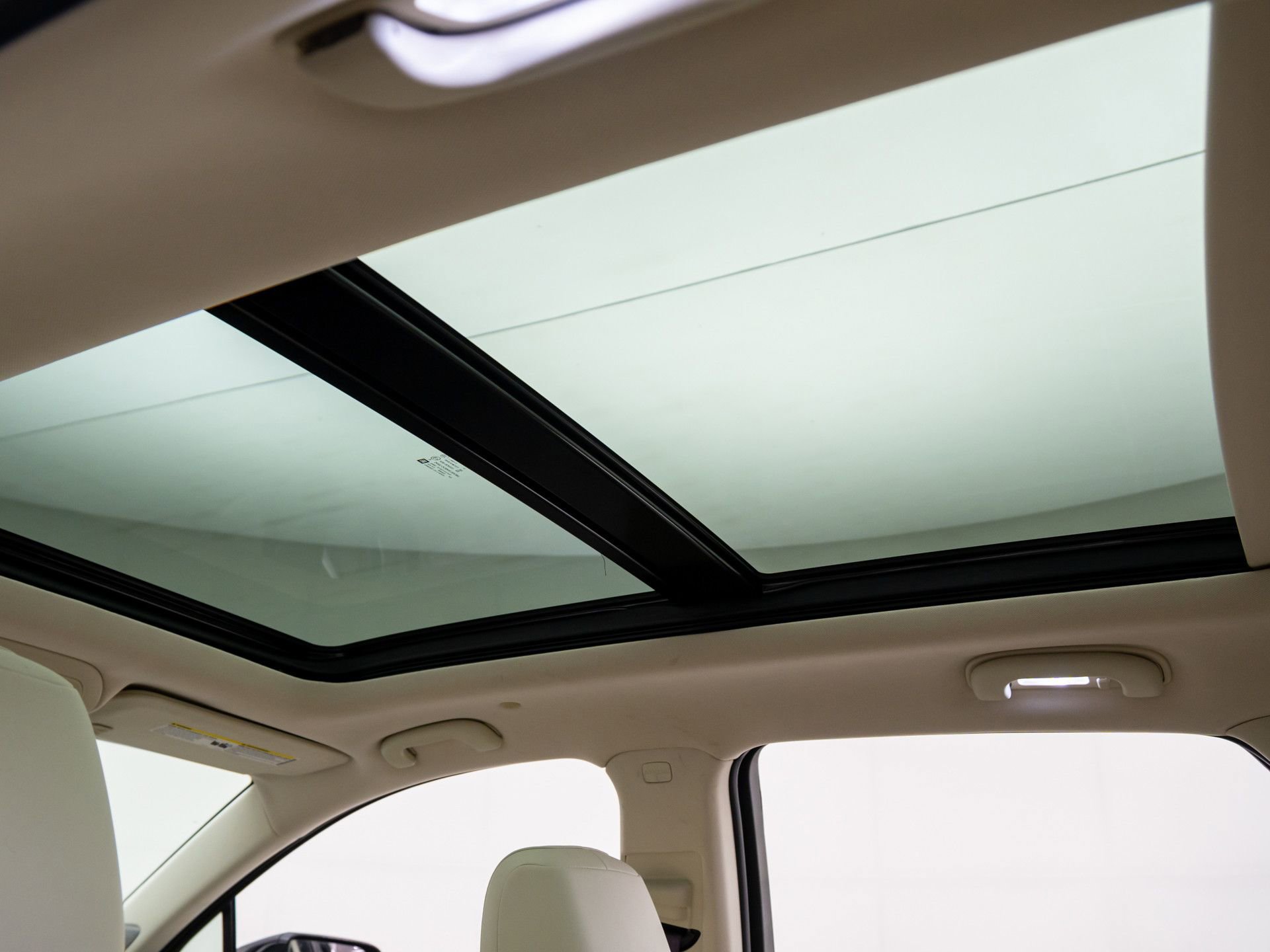 Certified 2022 Cadillac XT5 Premium Luxury w/ LPO, Floor Liner Package image 21