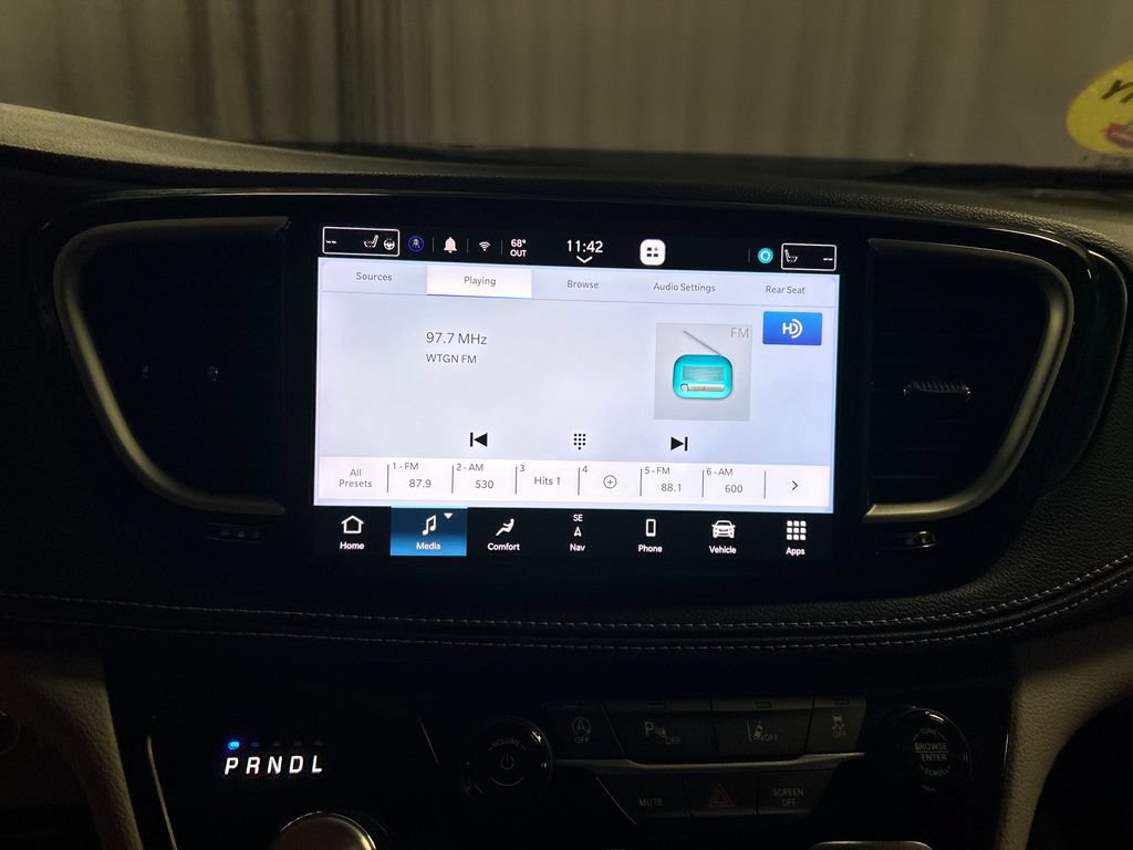 Used 2024 Chrysler Pacifica Touring-L w/ Uconnect Theater Family Group FWD image 17