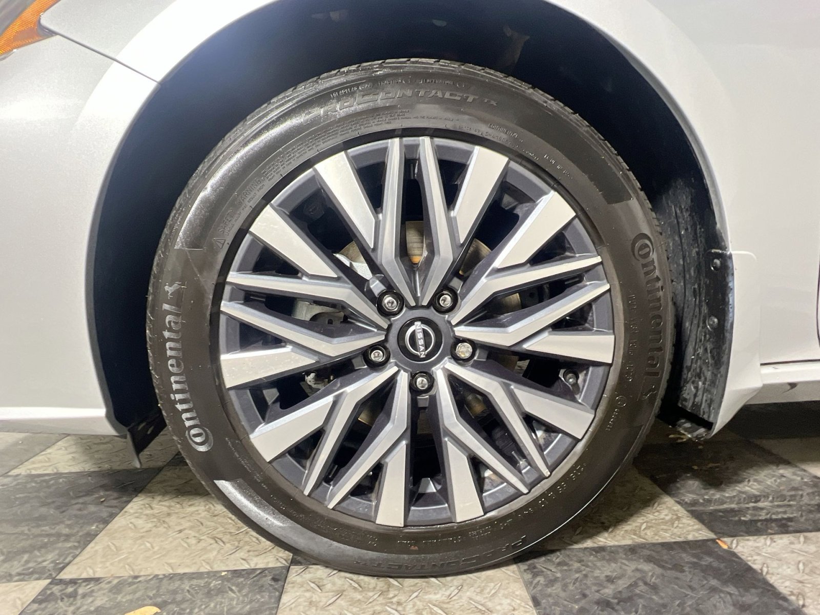 Used 2023 Nissan Altima 2.5 SV w/ SV Premium Package image 16