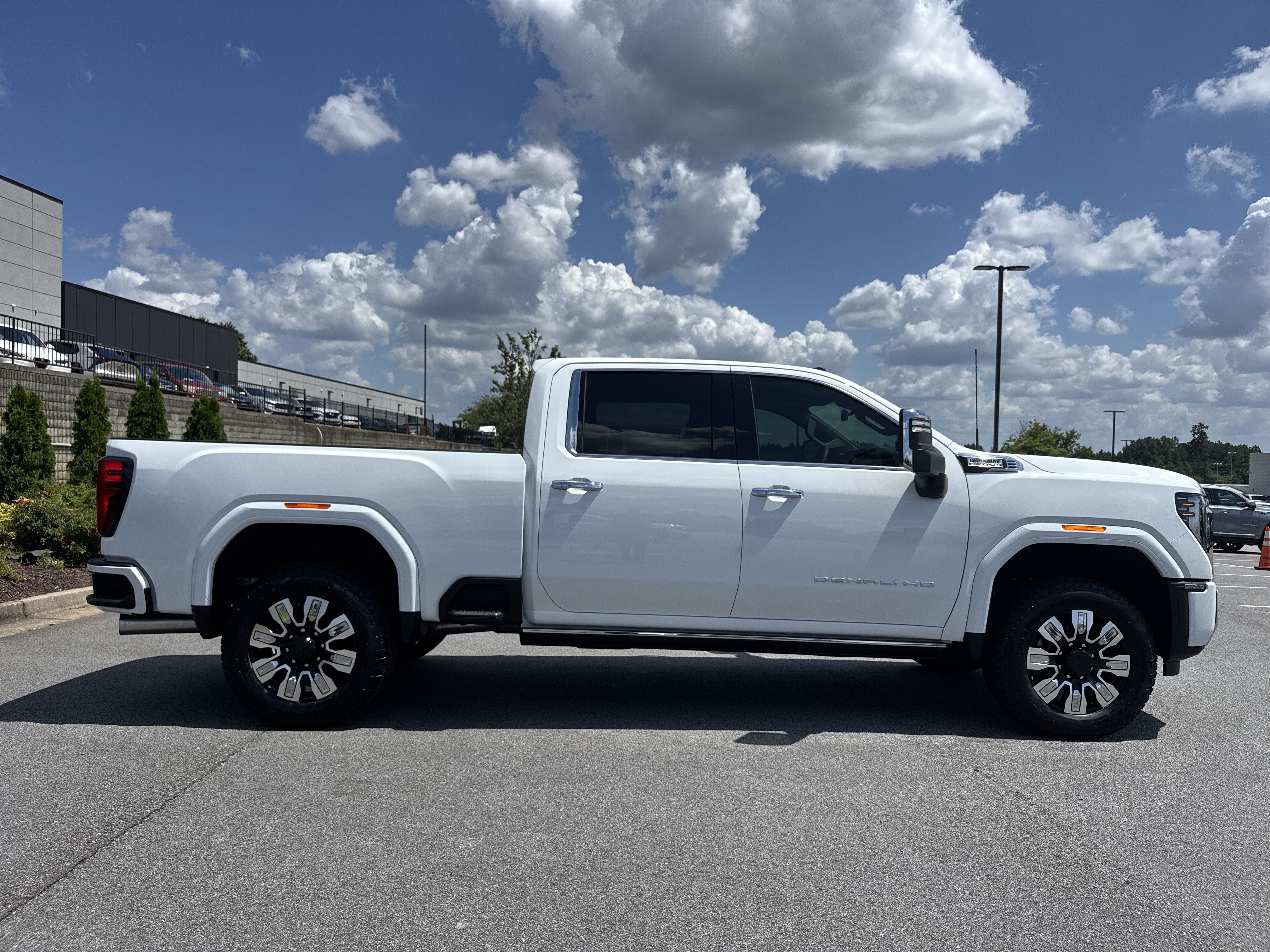 New 2026 GMC Sierra 2500 Denali w/ Denali Reserve Package AWD/4WD image 11
