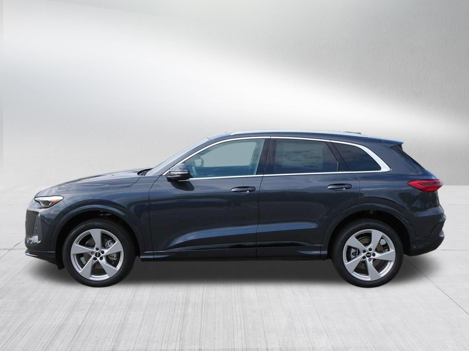 Used 2025 Audi Q5 Premium Plus w/ Premium Plus AWD/4WD image 3