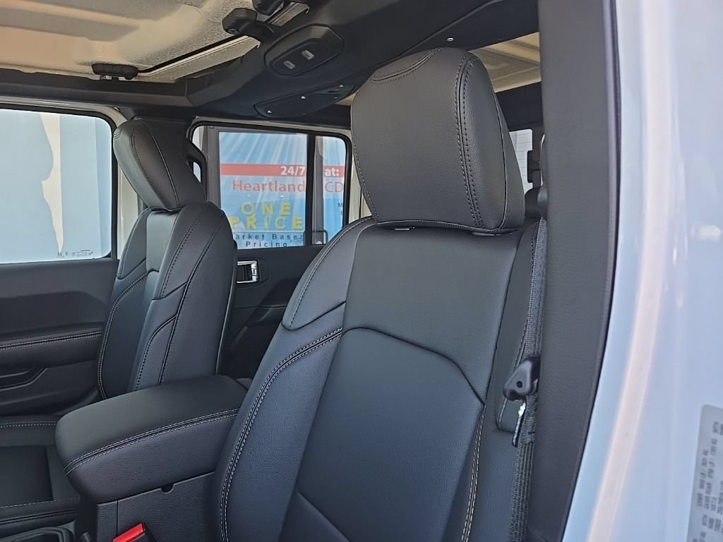 New 2026 Jeep Gladiator Mojave AWD/4WD image 36