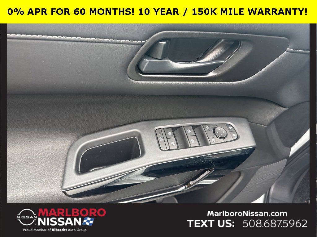 New 2025 Nissan Pathfinder SV w/ SV Premium Package image 31