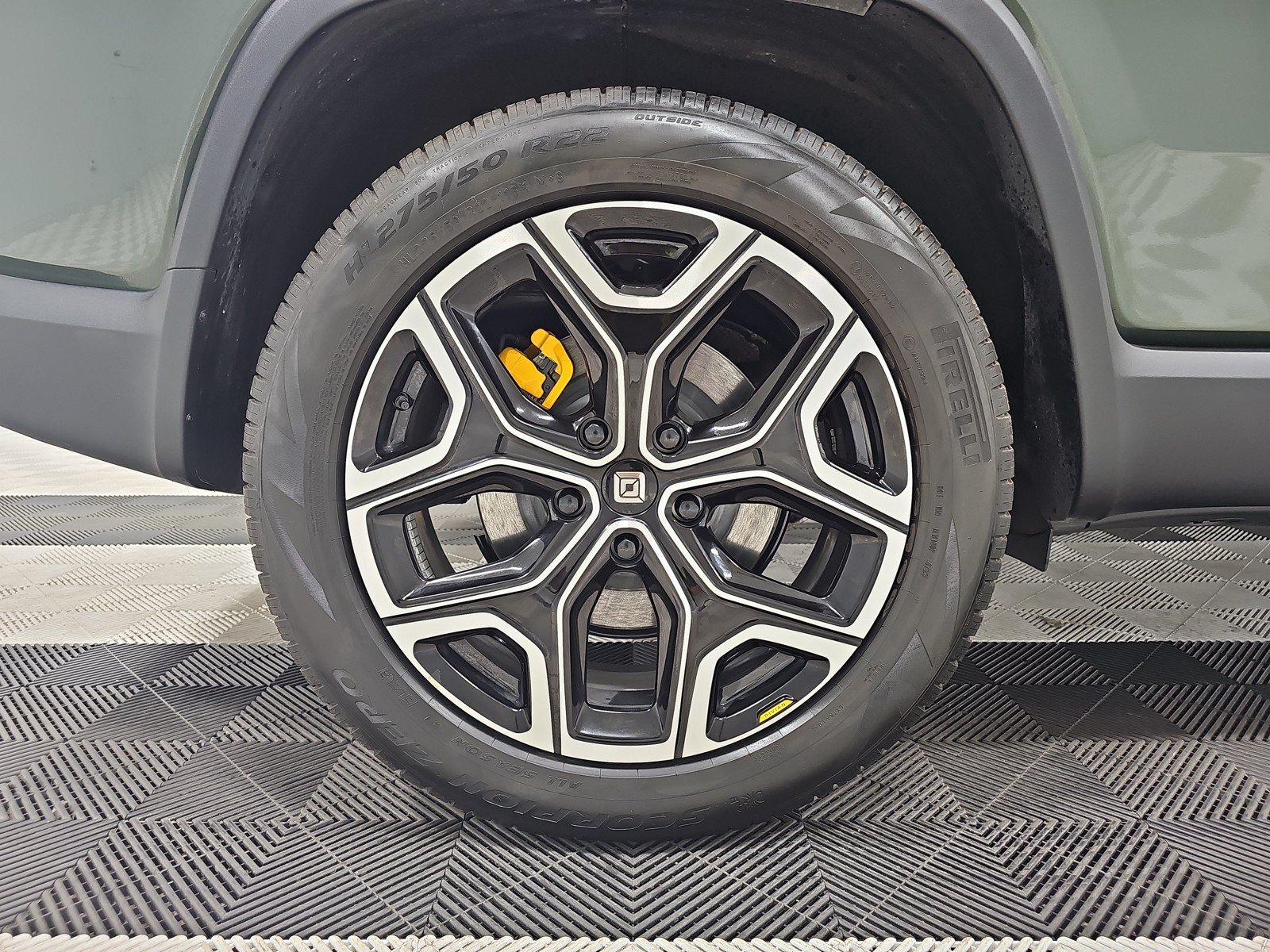 Used 2024 Rivian R1S Adventure AWD/4WD image 12