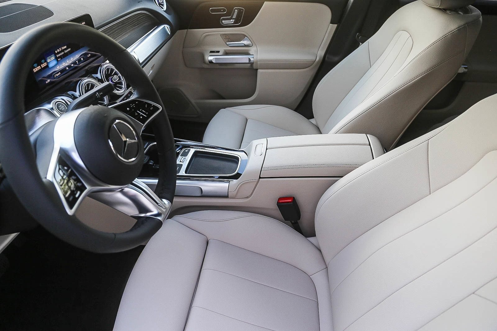New 2026 Mercedes-Benz GLB 250 4MATIC image 18