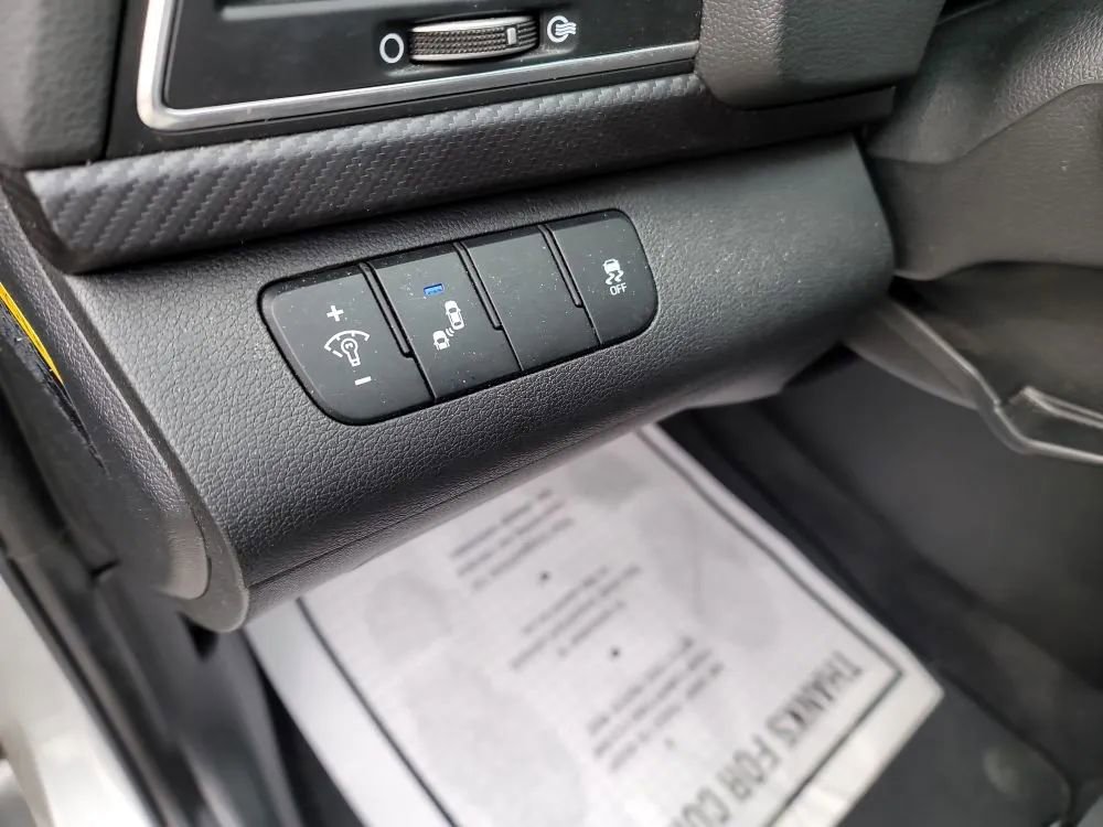 Used 2018 Hyundai Elantra Sport w/ Sport Premium Package 03 FWD image 12