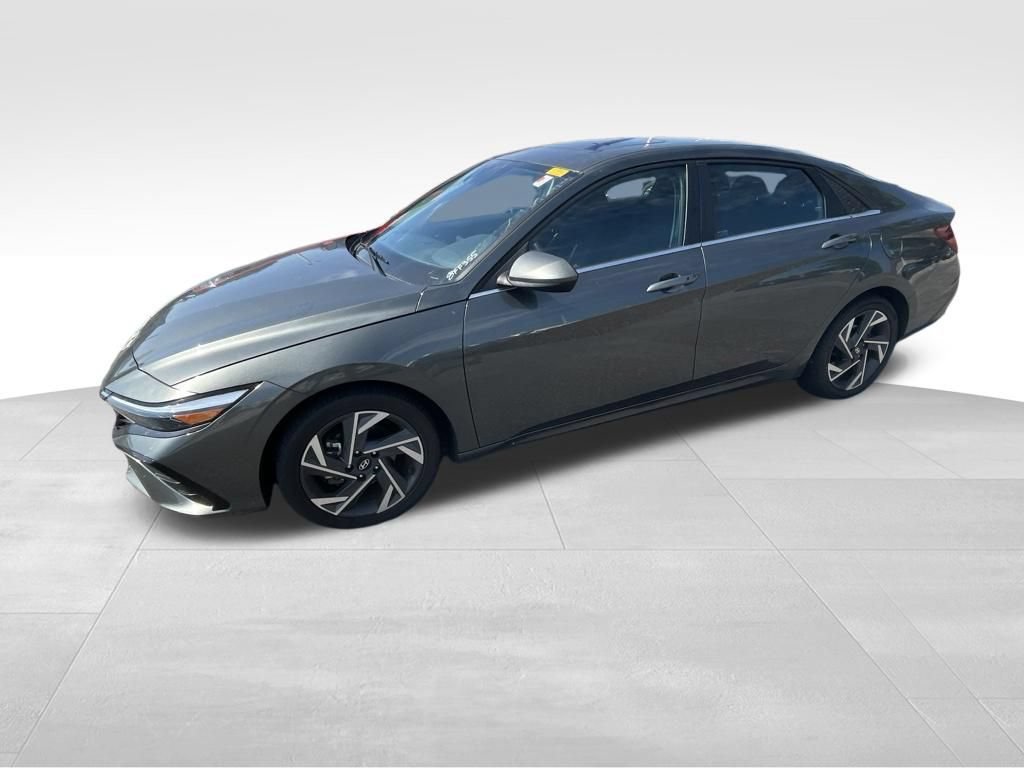 Used 2025 Hyundai Elantra SEL FWD image 31