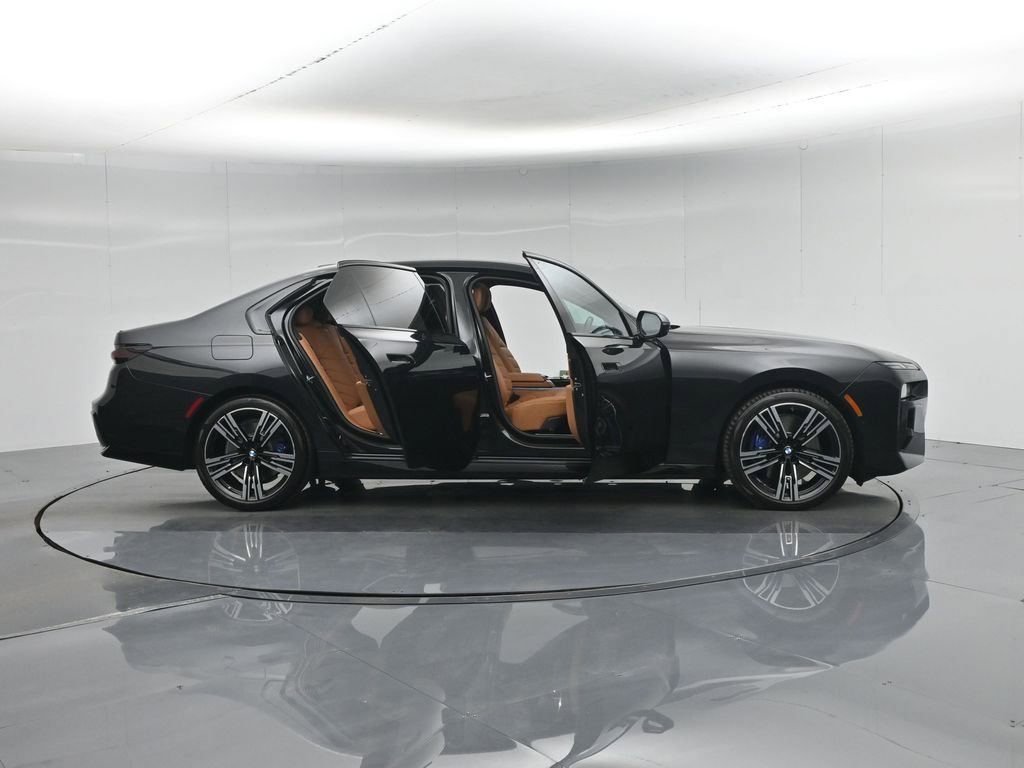 Used 2023 BMW 740i w/ Parking Assistance Package image 35