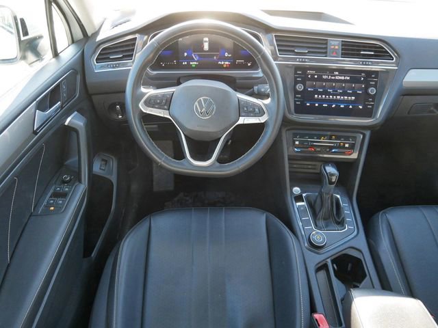 Used 2022 Volkswagen Tiguan SE w/ Panoramic Sunroof Package image 13