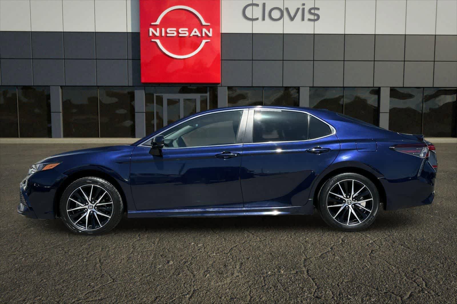 Used 2021 Toyota Camry SE FWD image 6