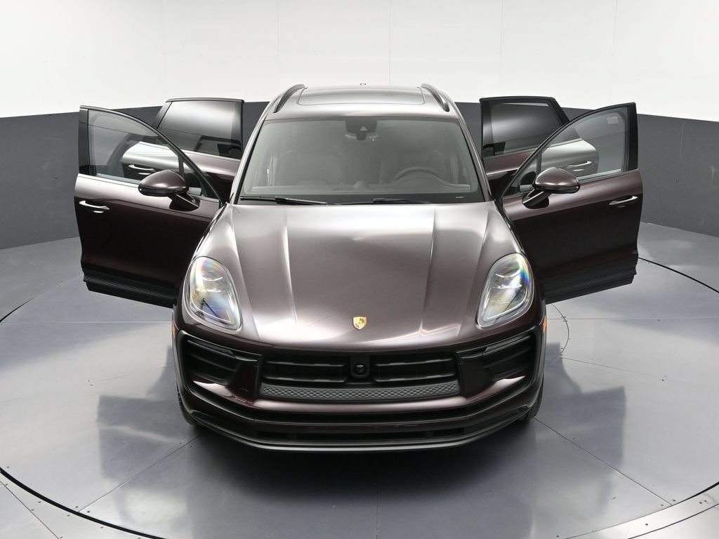 Certified 2026 Porsche Macan AWD/4WD image 34